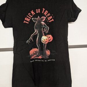Hot Topic Stranger Things Trick Or Treating Demogorgon Women's T-Shirt Size M